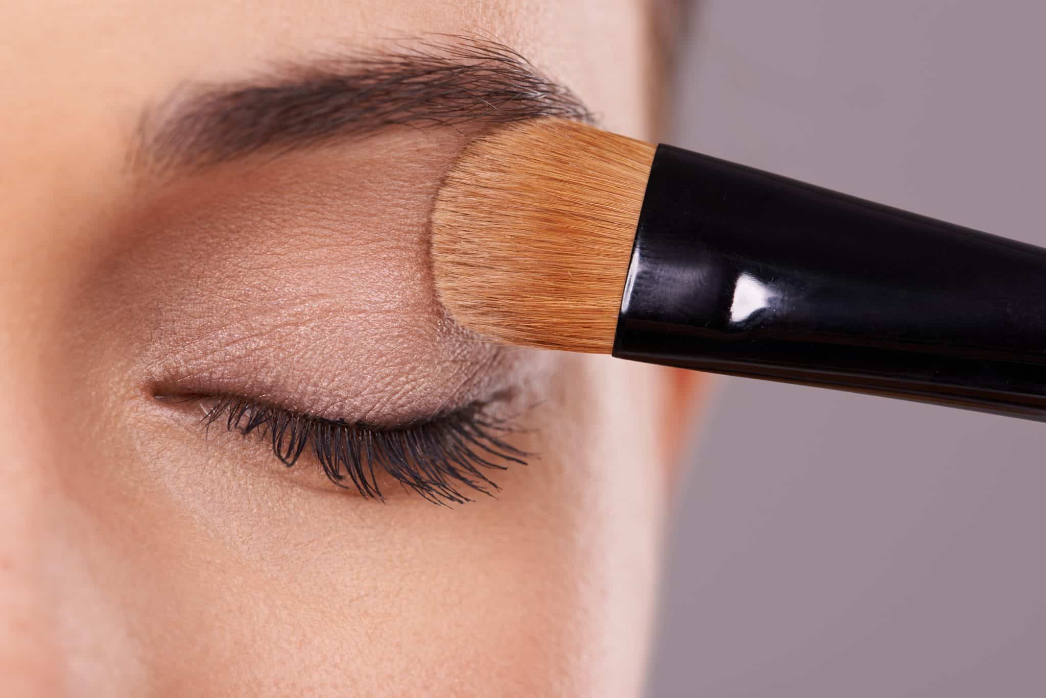 Envie de rester élégante sans compromettre le confort de vos yeux ? 💄✨